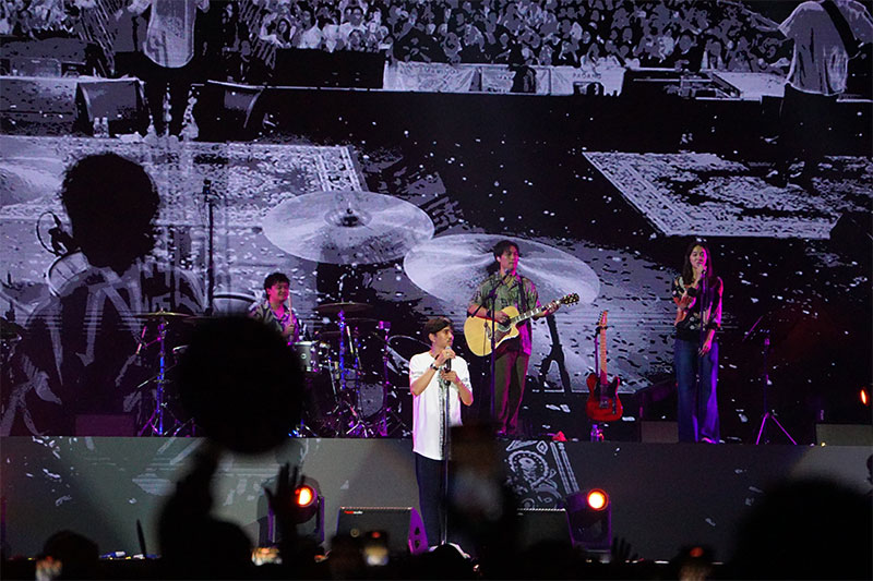 Booth Bank bjb di Konser Sheila on 7 Pekanbaru, melayani dan mempermudah nasabah mendapatkan tiket