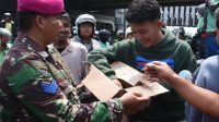 Korps-Marinir-TNI-AL-hadir-di-tengah-unjuk-aspirasi-Ojol