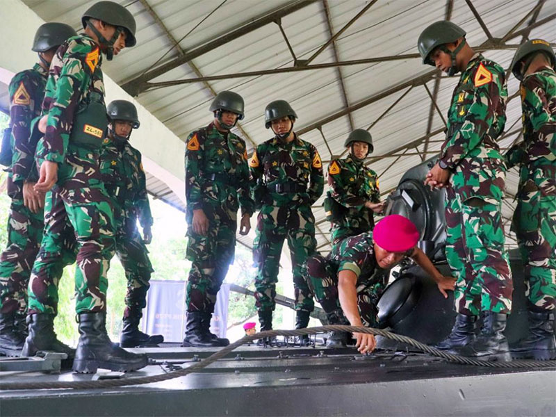 BEKALI-CALON-DANTON-ILMU-KESENJATAAN-KAVALERI-TARUNA-AAL-KORPS-MARINIR