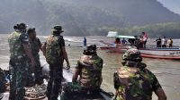 TNI-AL-selamatkan-nelayan-tenggelam-di-jember