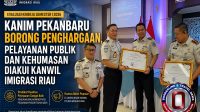 kanim-Pekanbaru-terima-penghargaan