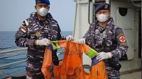 lifejacket-ditemukan-TNI-AL