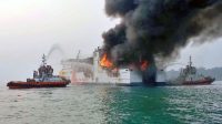 Kapal-Motor-Penyeberangan-(KMP)-Batumandi-terbakar